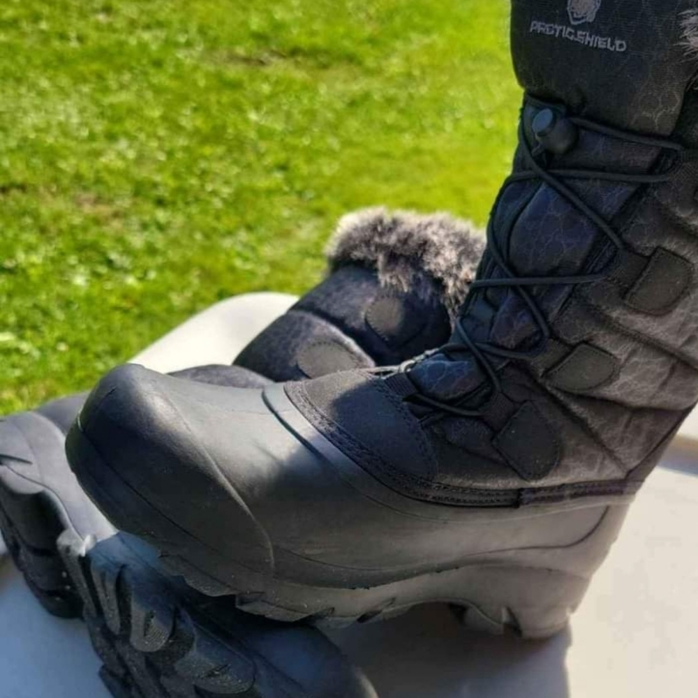 Artic Shield Snow boots size 9